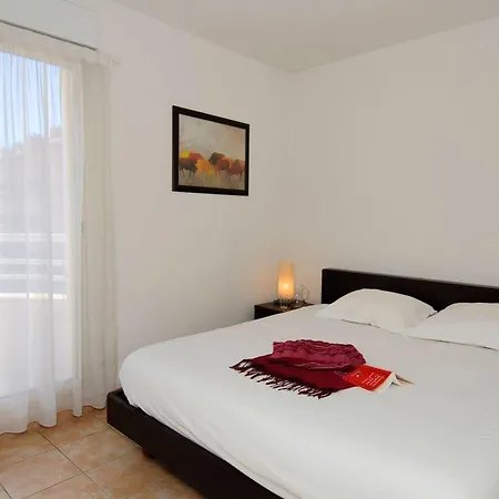 Apartahotel Odalys Les Jardins D'elisa 2*